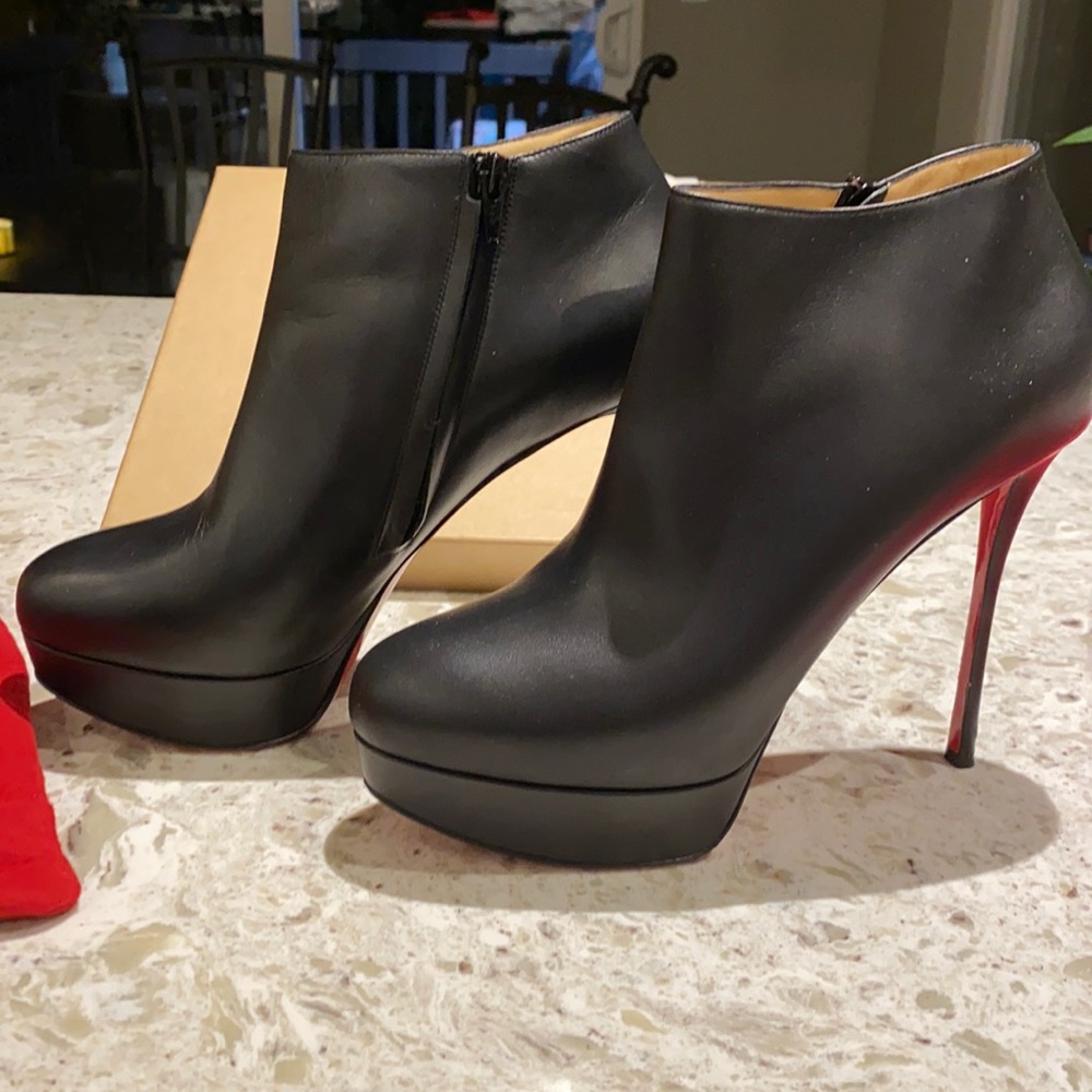 Christian Louboutin size 41.5 Dirdibootie black